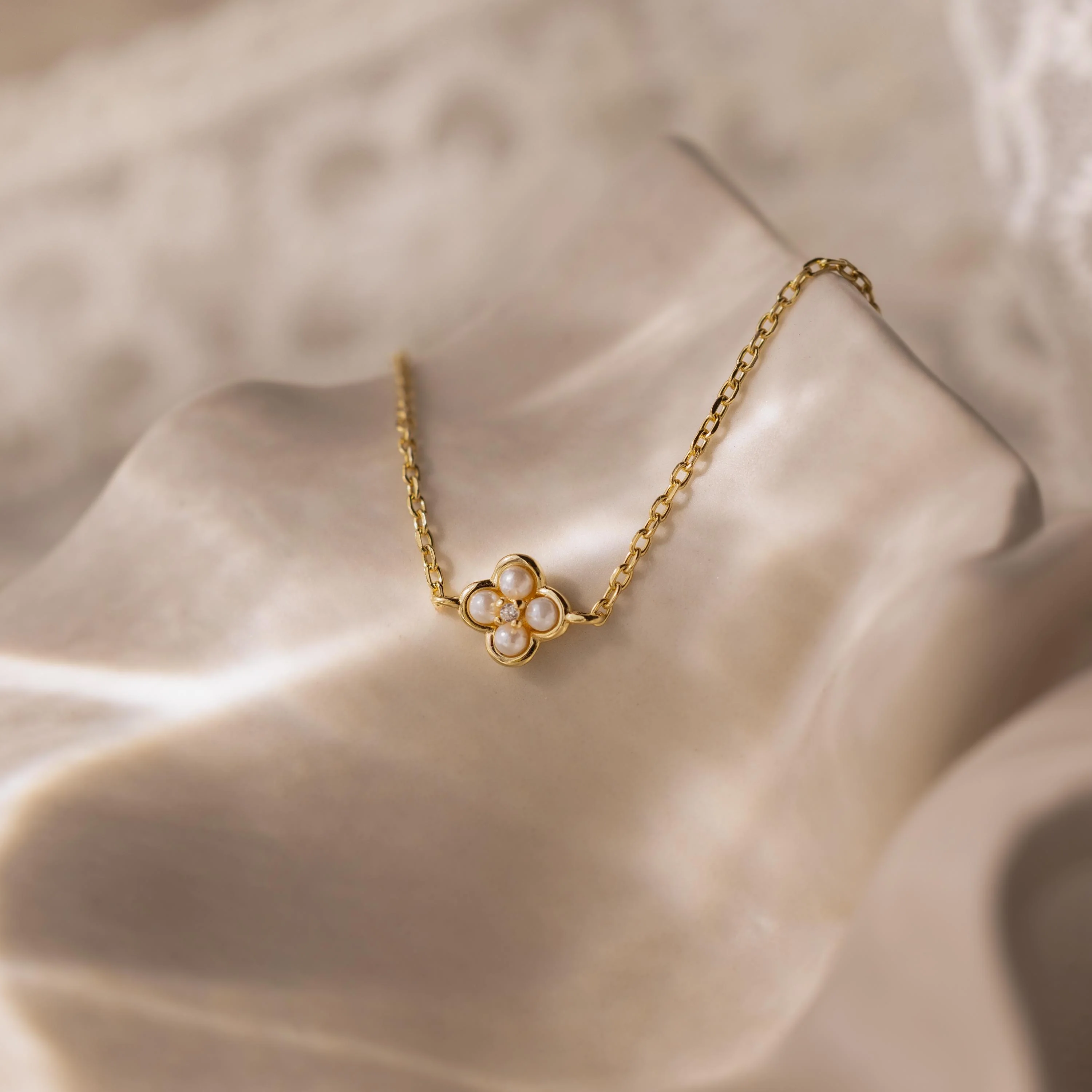 Rounded Pearl Flower Bracelet in 18K Gold - Image 3
