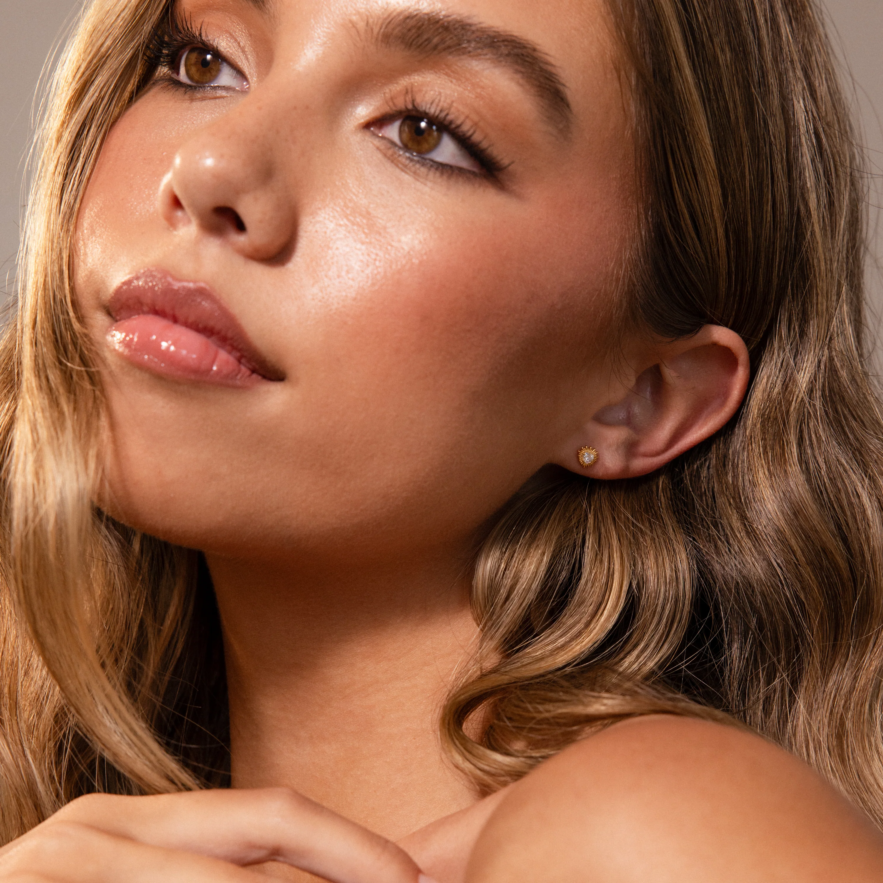 Sacred Heart Flatback Studs in 18K Gold - Image 4
