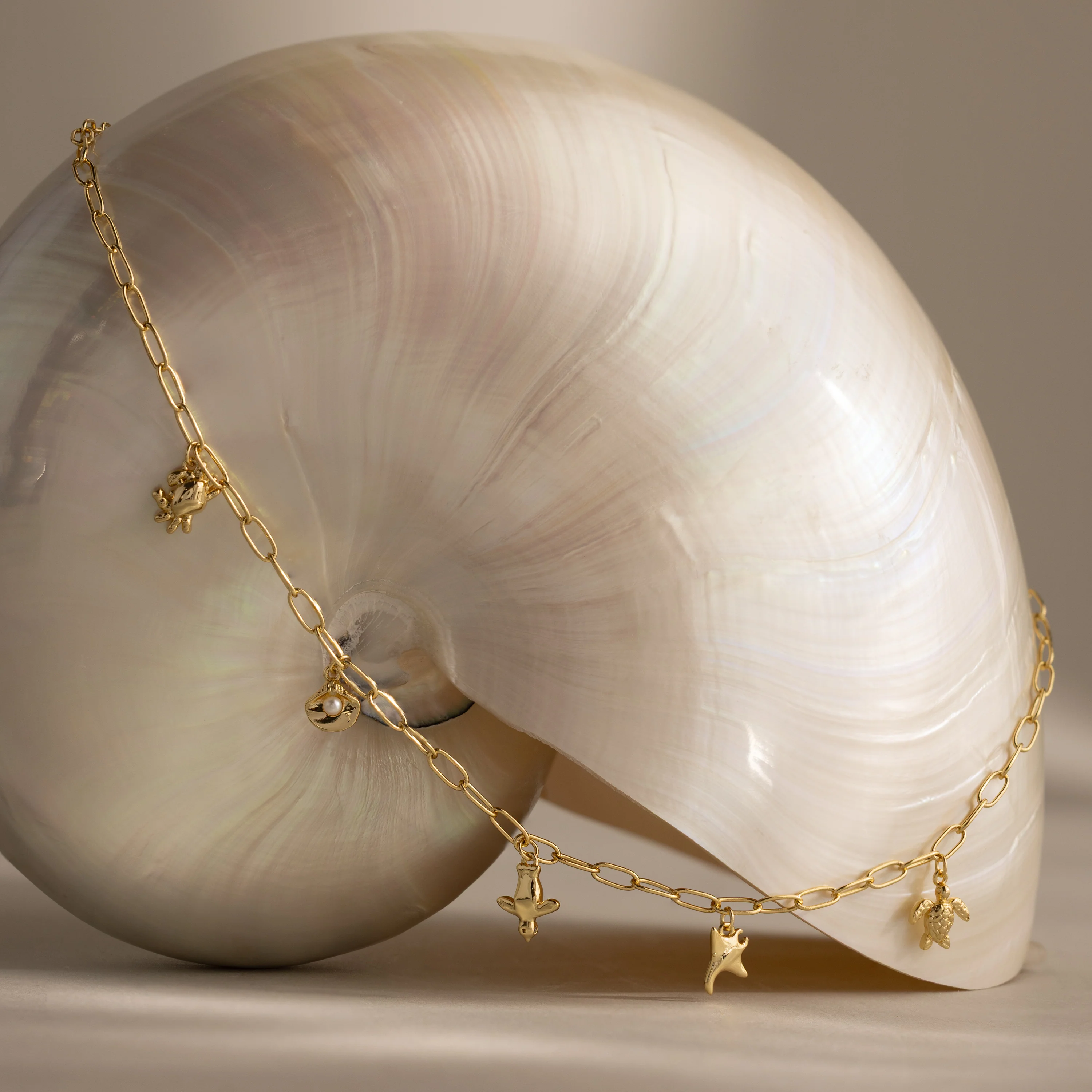 Seaside Charm Necklace in 18K Gold - Image 3