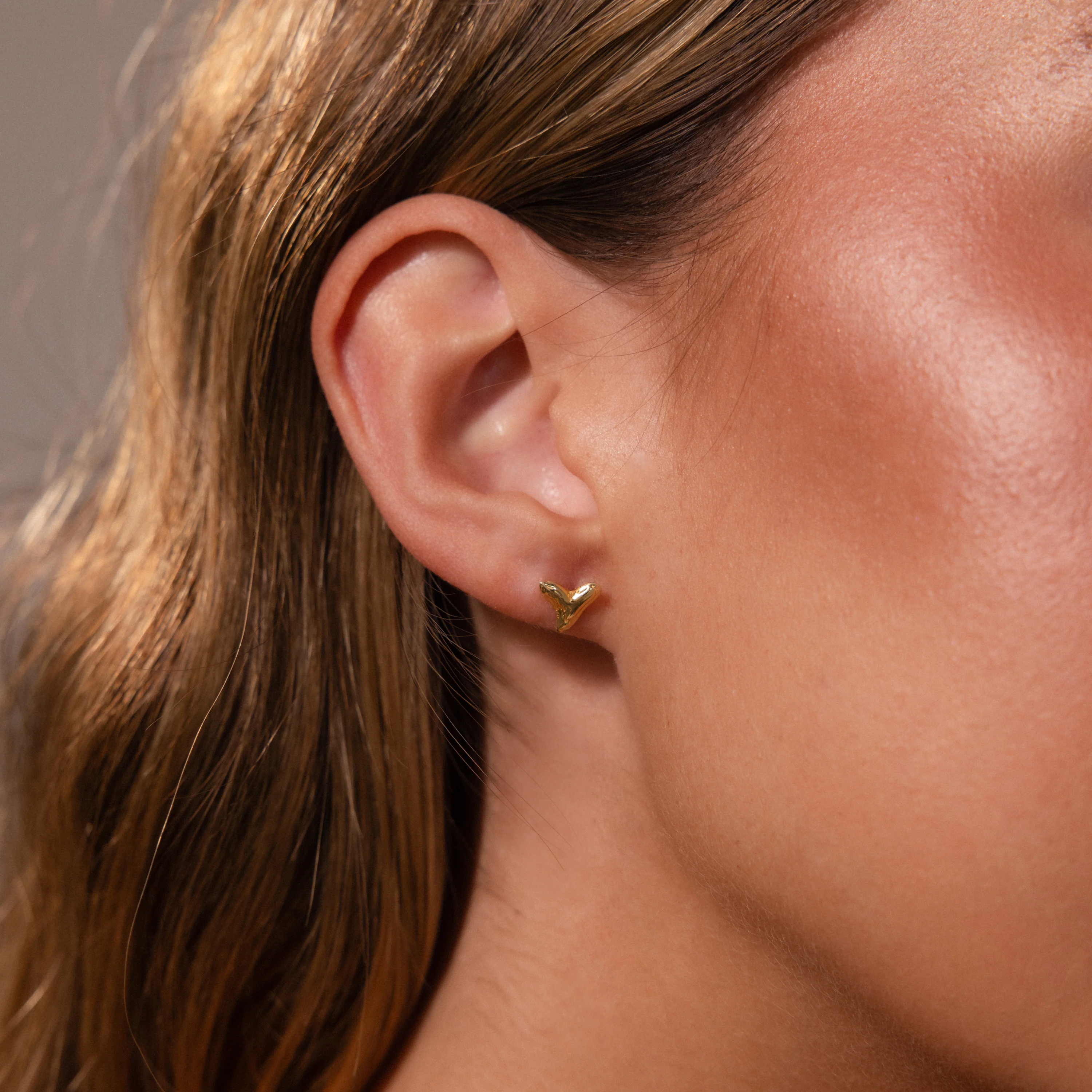 Shark Tooth Flatback Studs - Image 3
