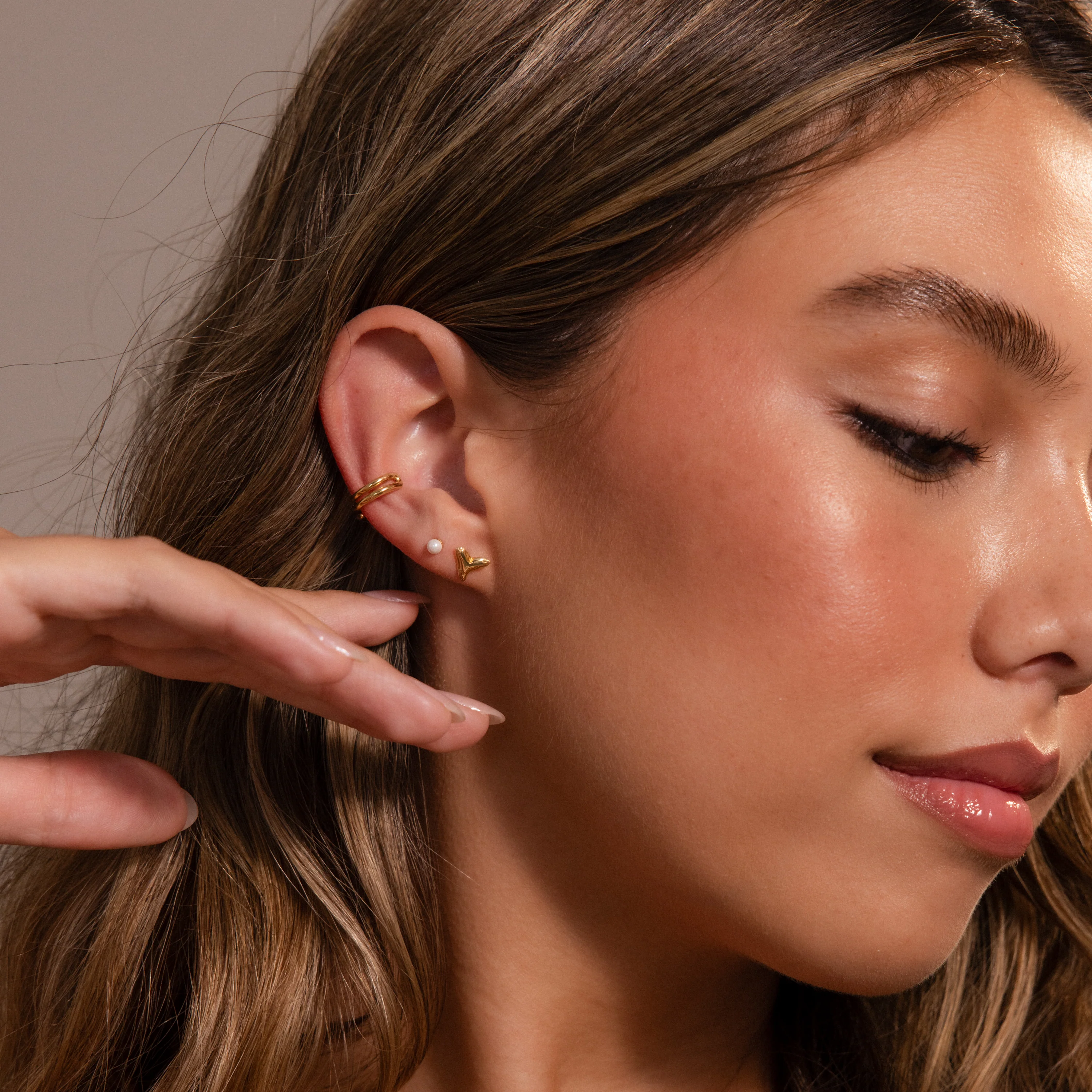 Shark Tooth Flatback Studs - Image 9