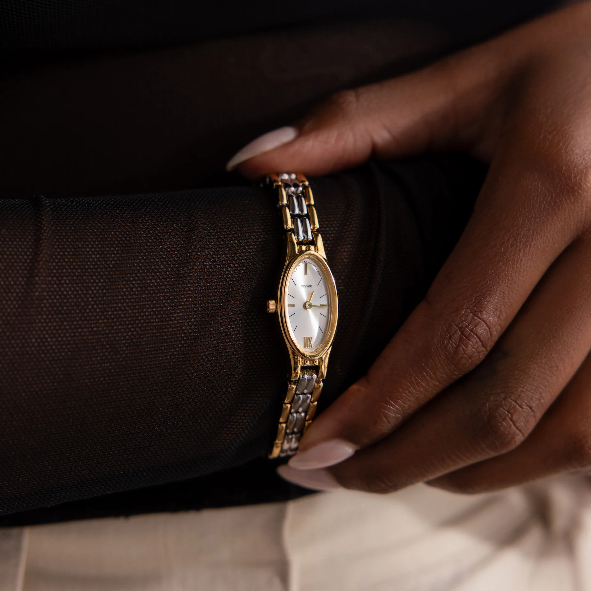 Slim Oval Timepiece - Image 5