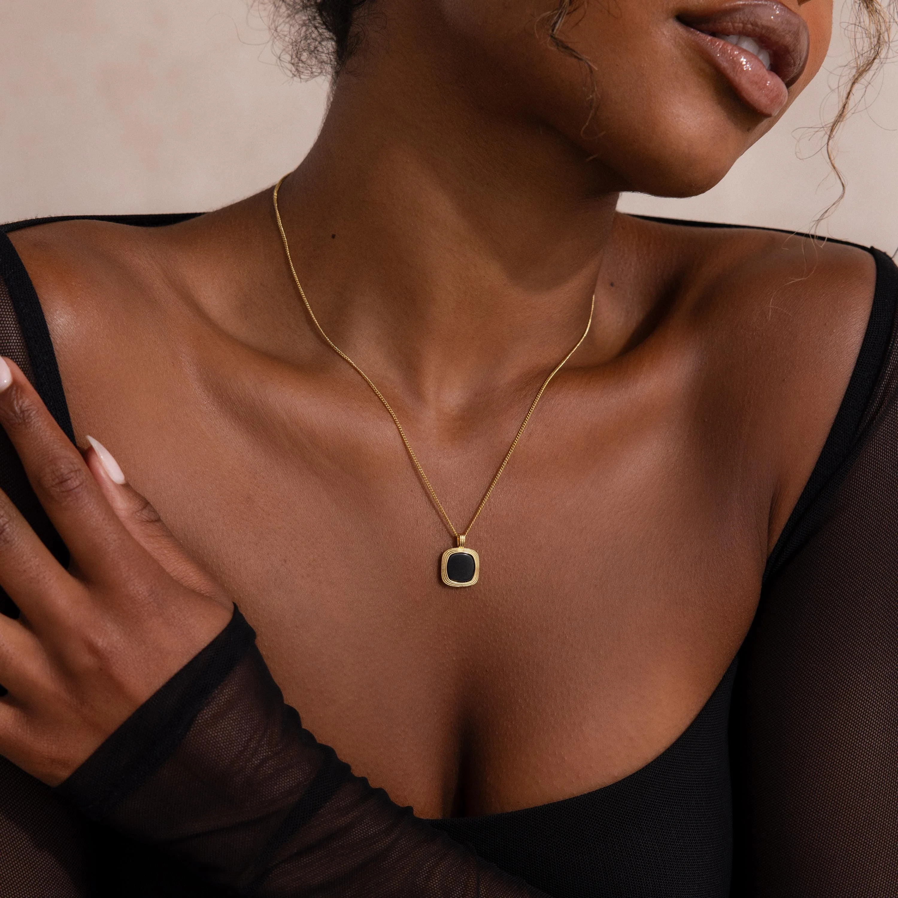 Square Onyx Necklace in 18K Gold - Image 4