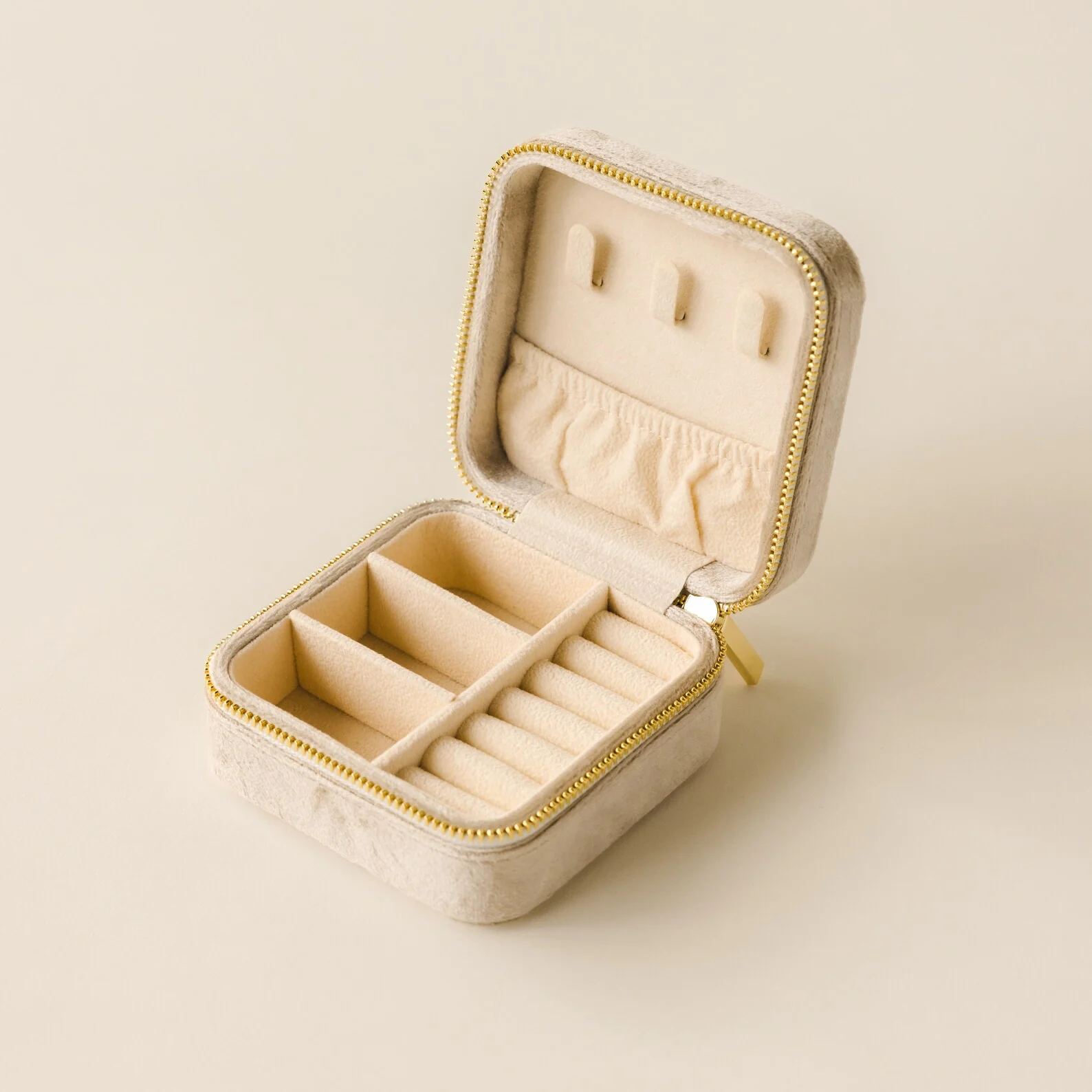Square Velvet Jewelry Case - Image 2