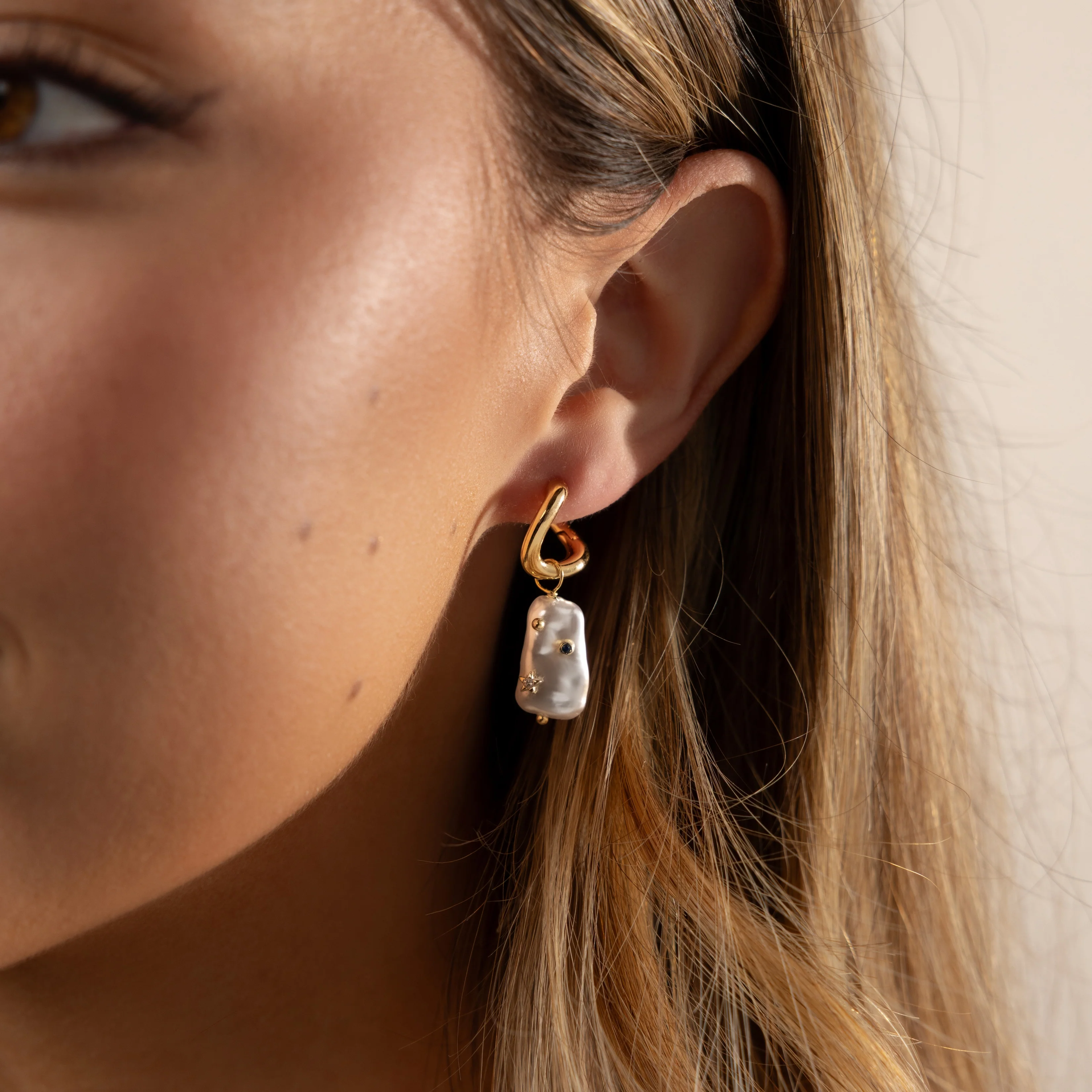 Starry Baroque Pearl Charm Hoops in 18K Gold - Image 2