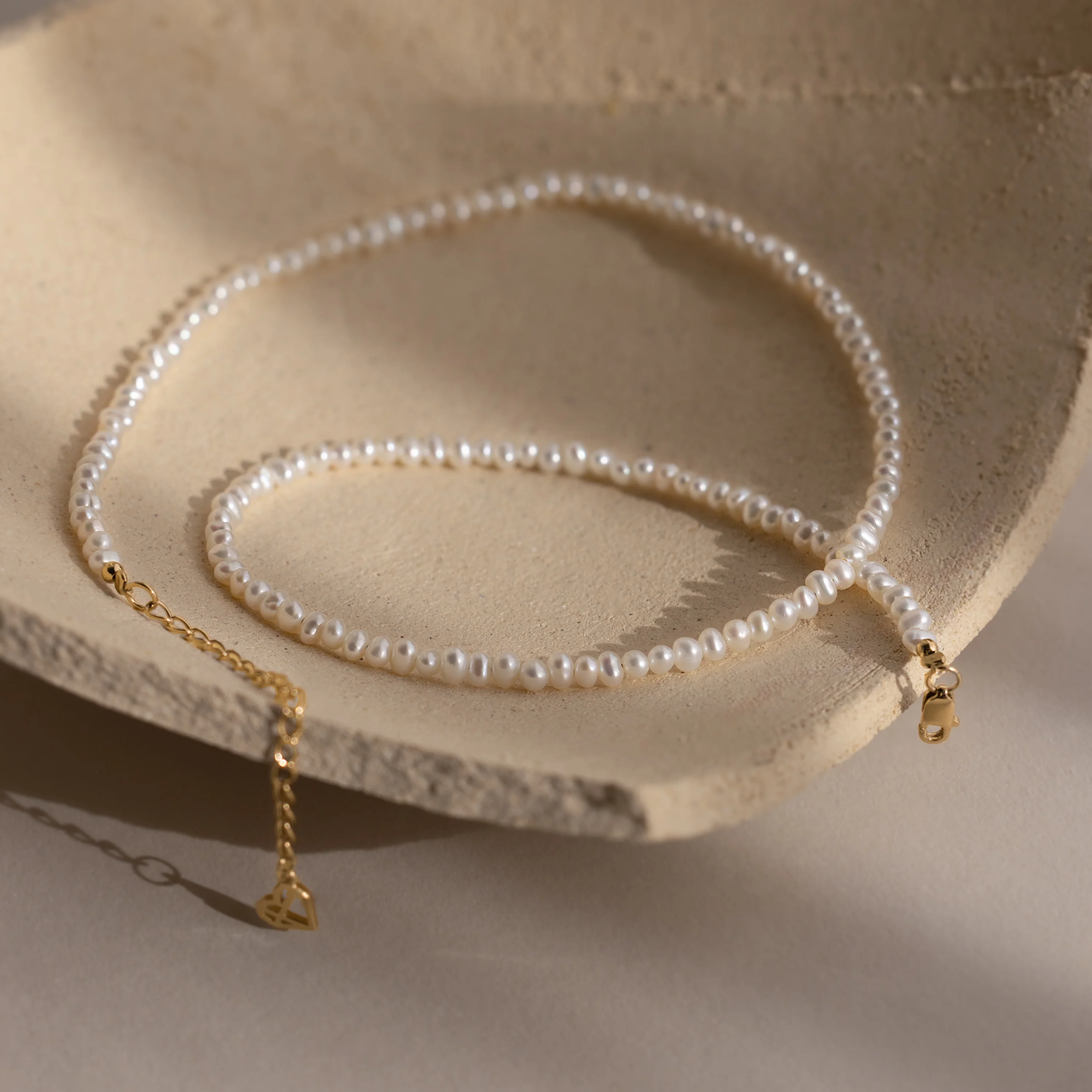 Summer Pearl Beaded Necklace in 18K Gold - Image 9
