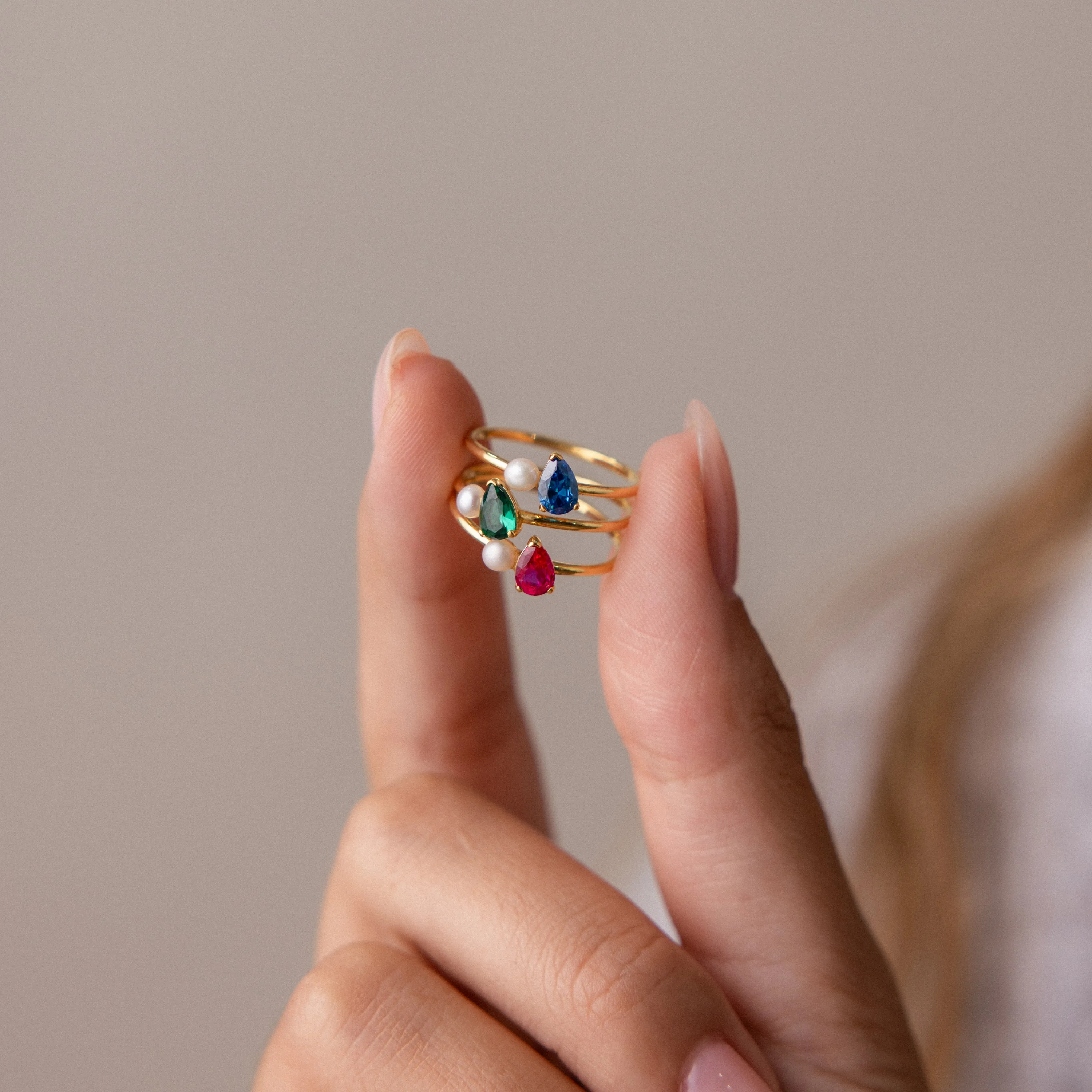 Teardrop Garnet & Pearl Ring - Image 5
