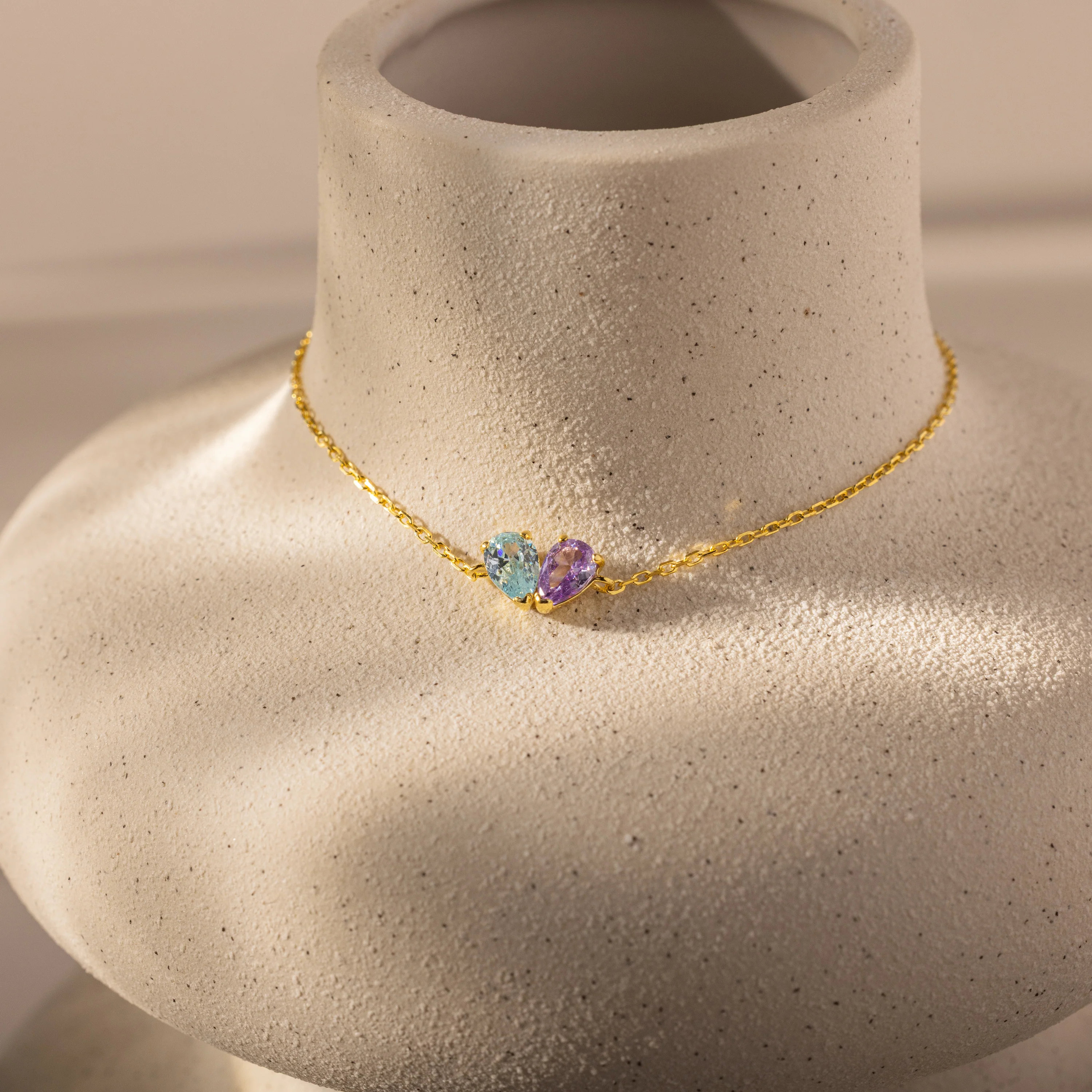Toi et Moi Teardrop Heart Bracelet in 18K Gold - Image 3
