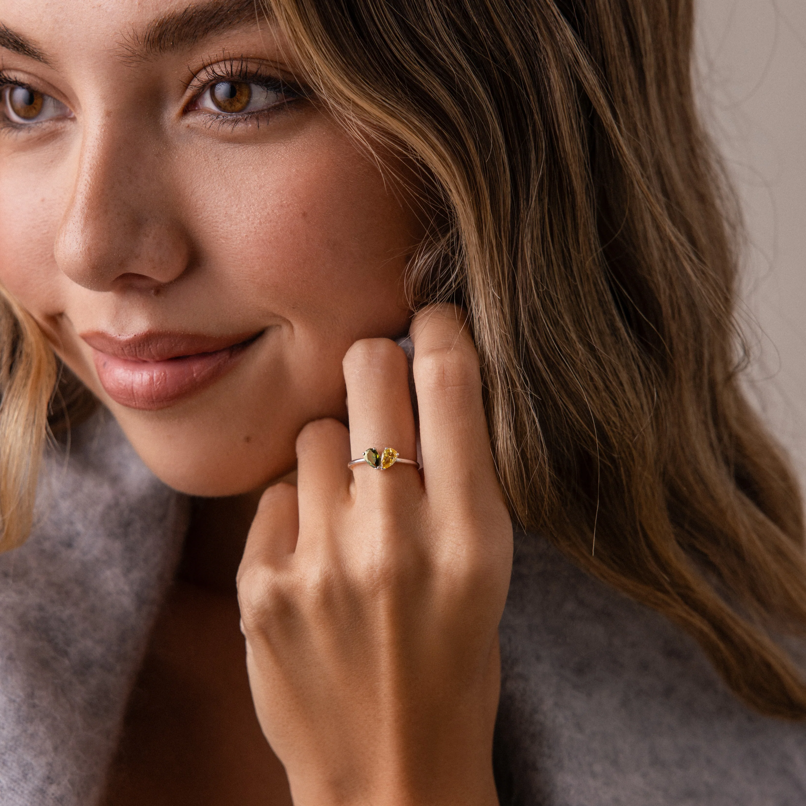 Toi et Moi Teardrop Heart Ring in Silver - Image 4