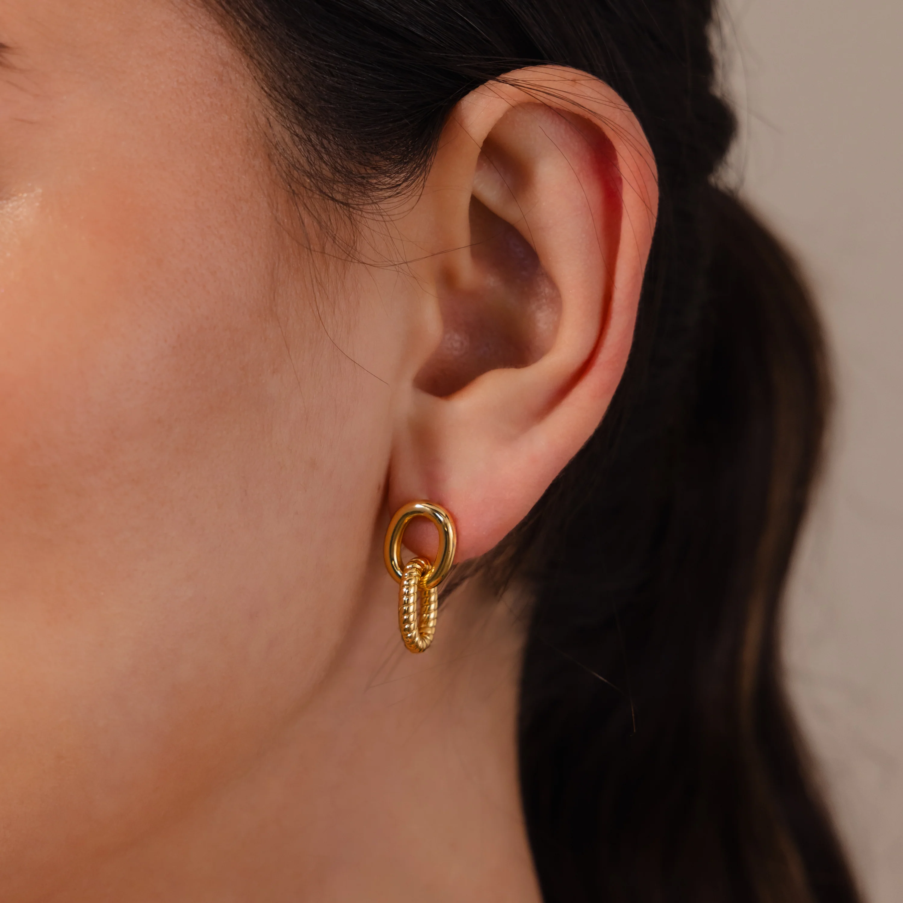 Twisted Link Earrings in 18K Gold - Image 2