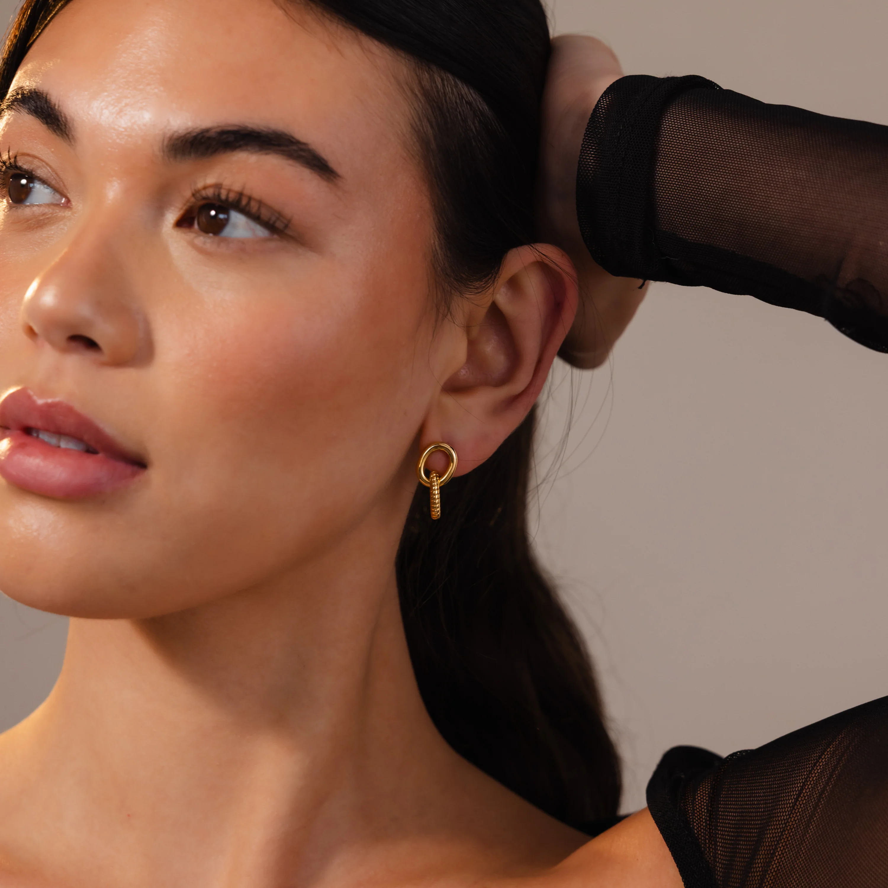Twisted Link Earrings in 18K Gold - Image 4