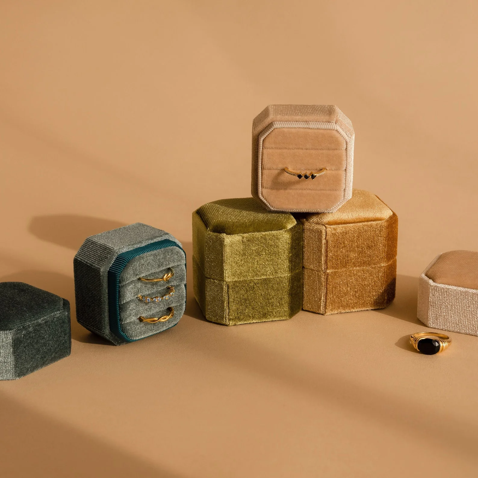 Velvet Ring Box - Image 2
