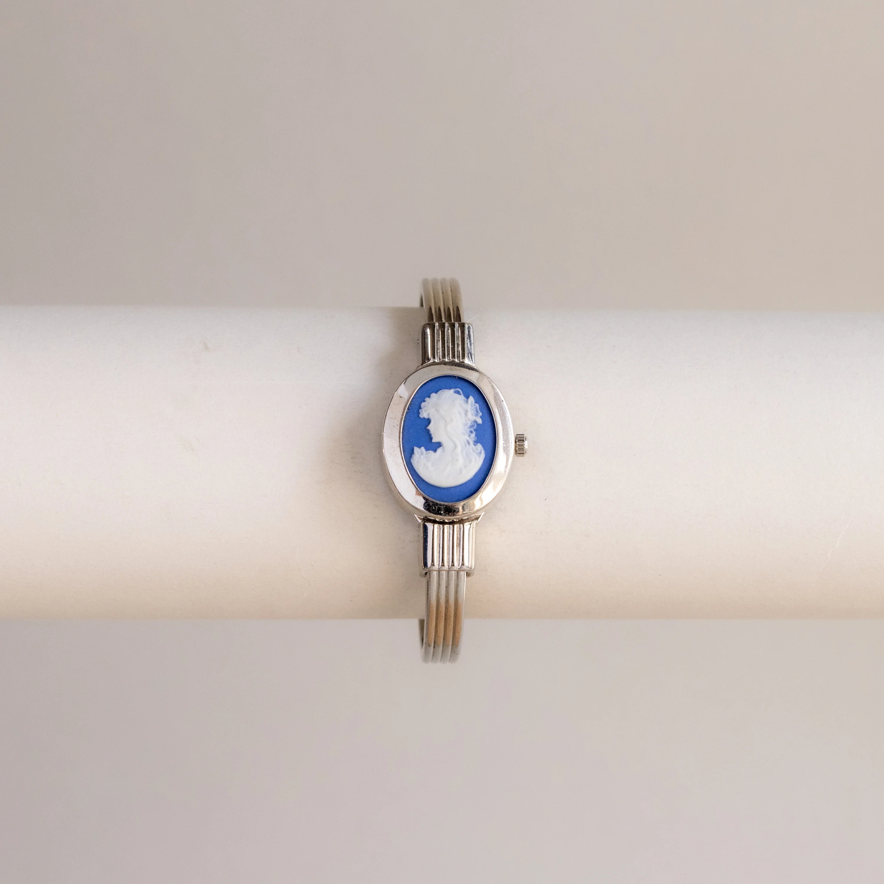 Vintage André Mouche Swiss Portrait Silver Watch - Image 2