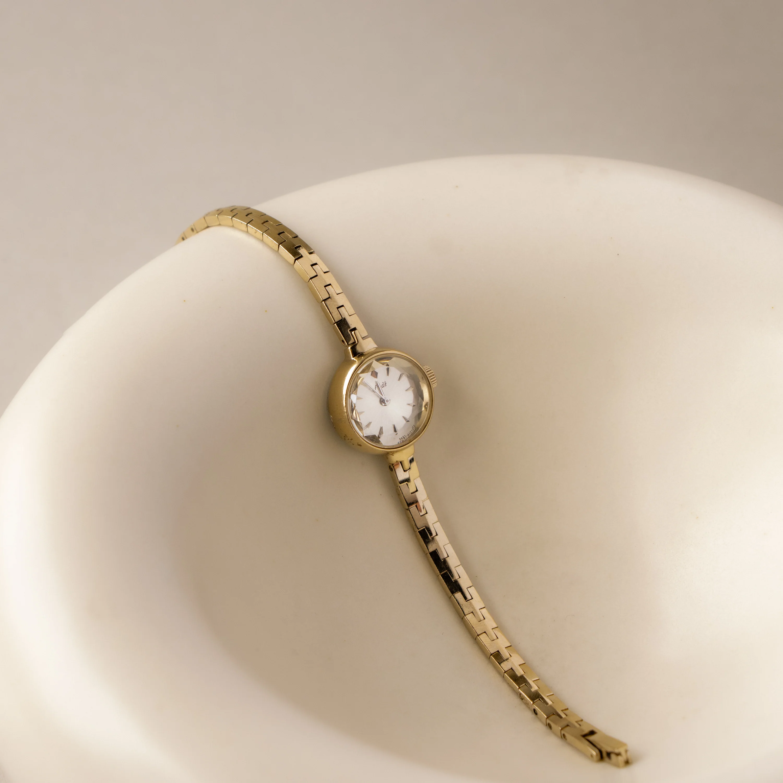 Vintage EF-DE Skinny Pearl Gold Watch - Image 2