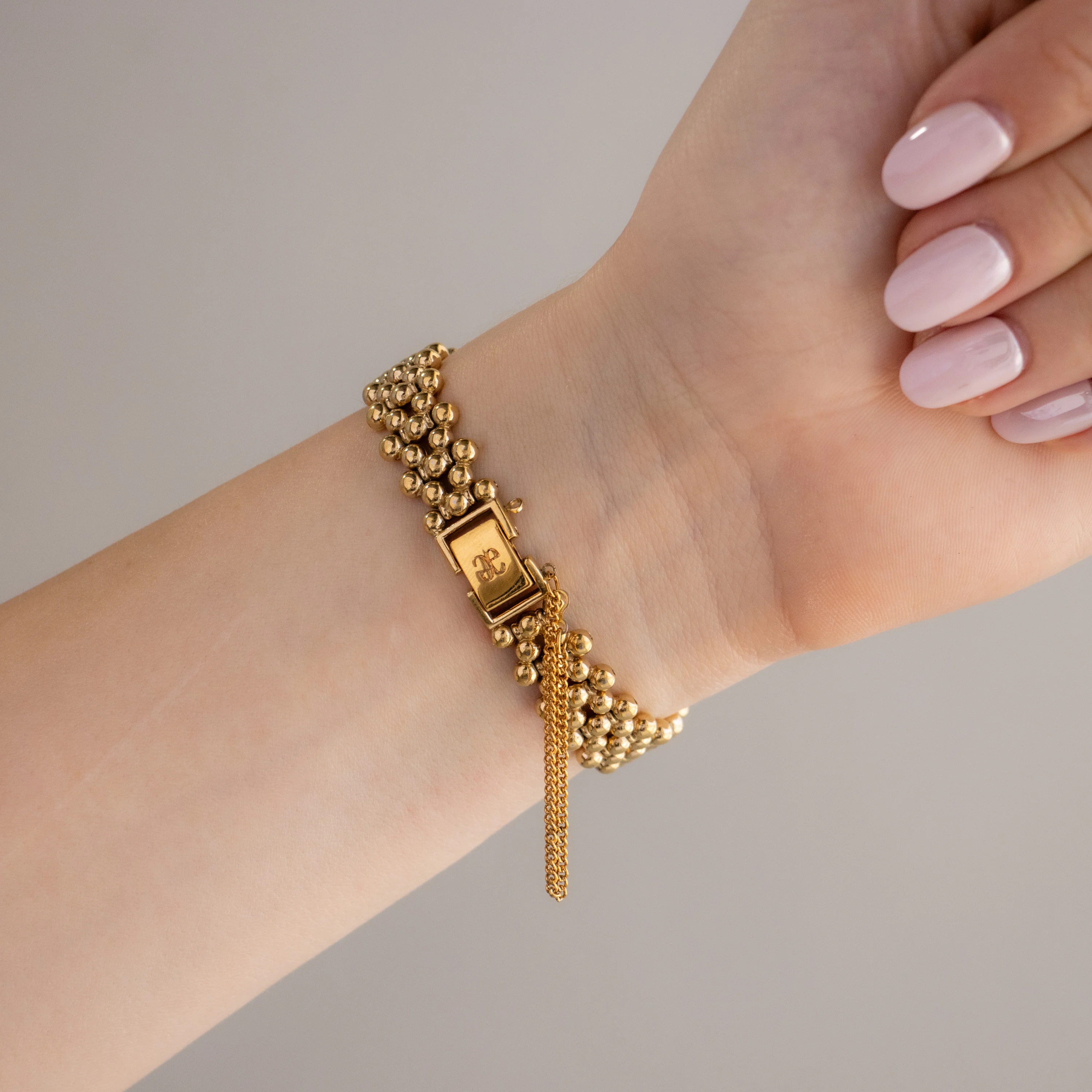 Vintage Elegance Beaded Gold Watch - Image 3