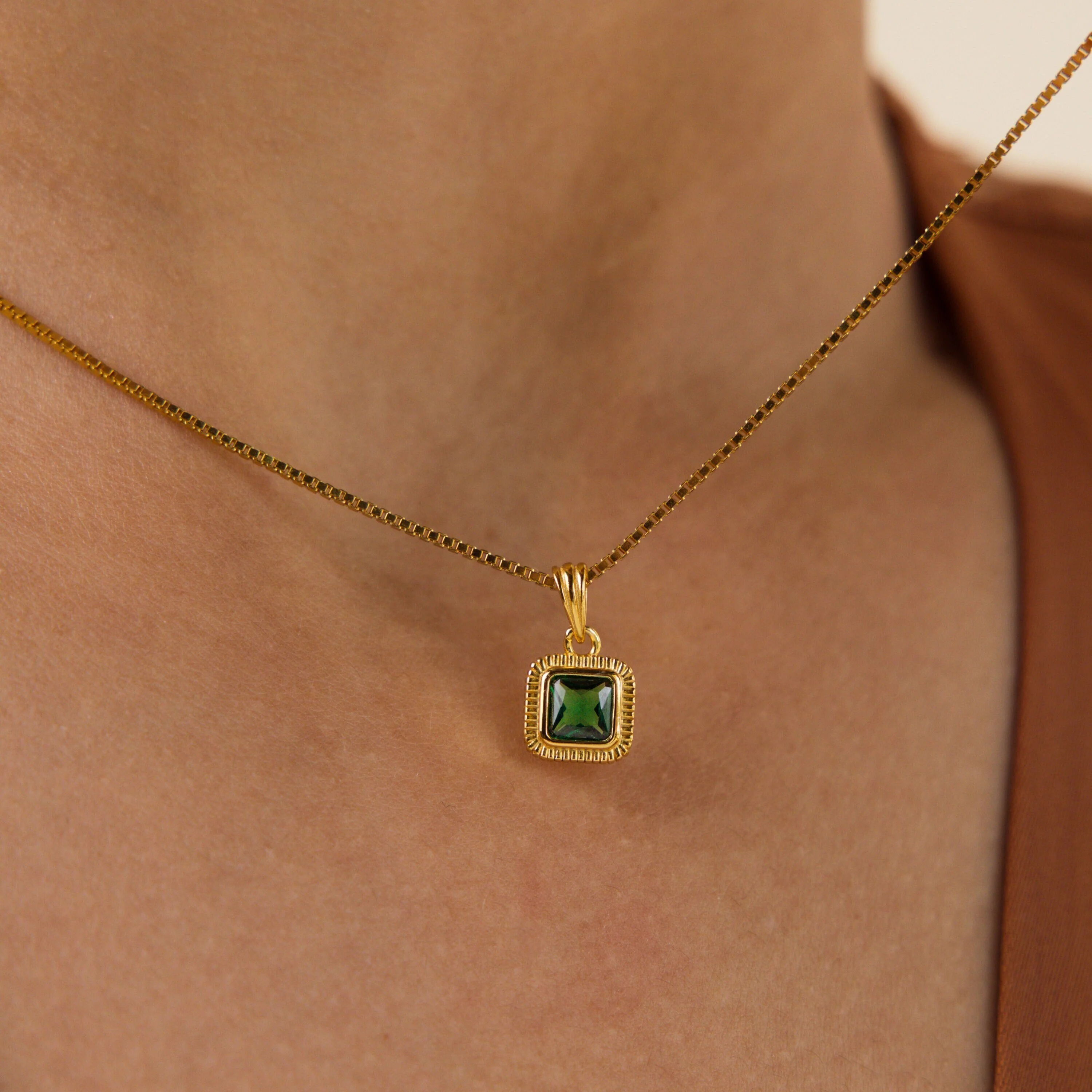 Vintage Emerald Pendant Necklace - Image 3