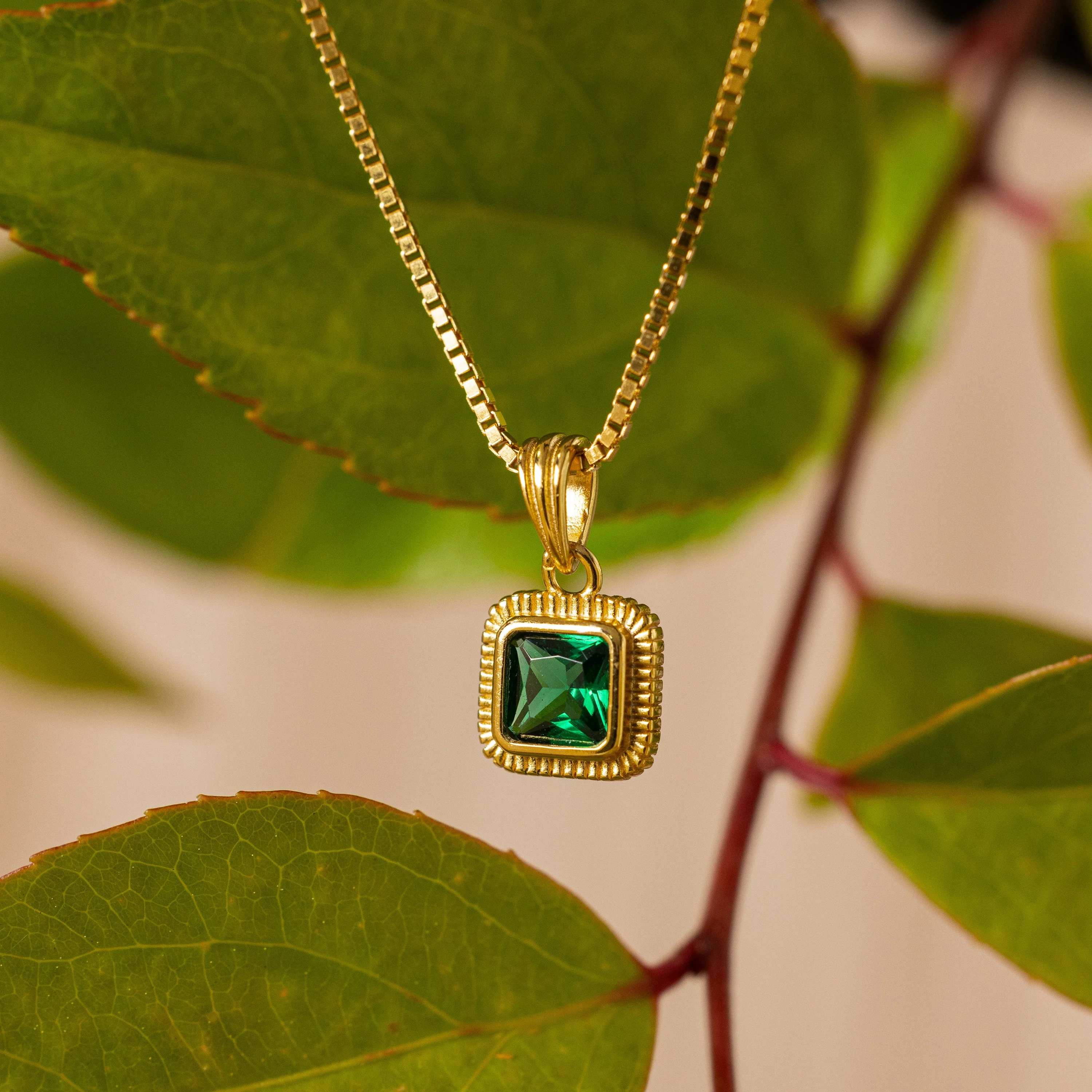 Vintage Emerald Pendant Necklace - Image 4
