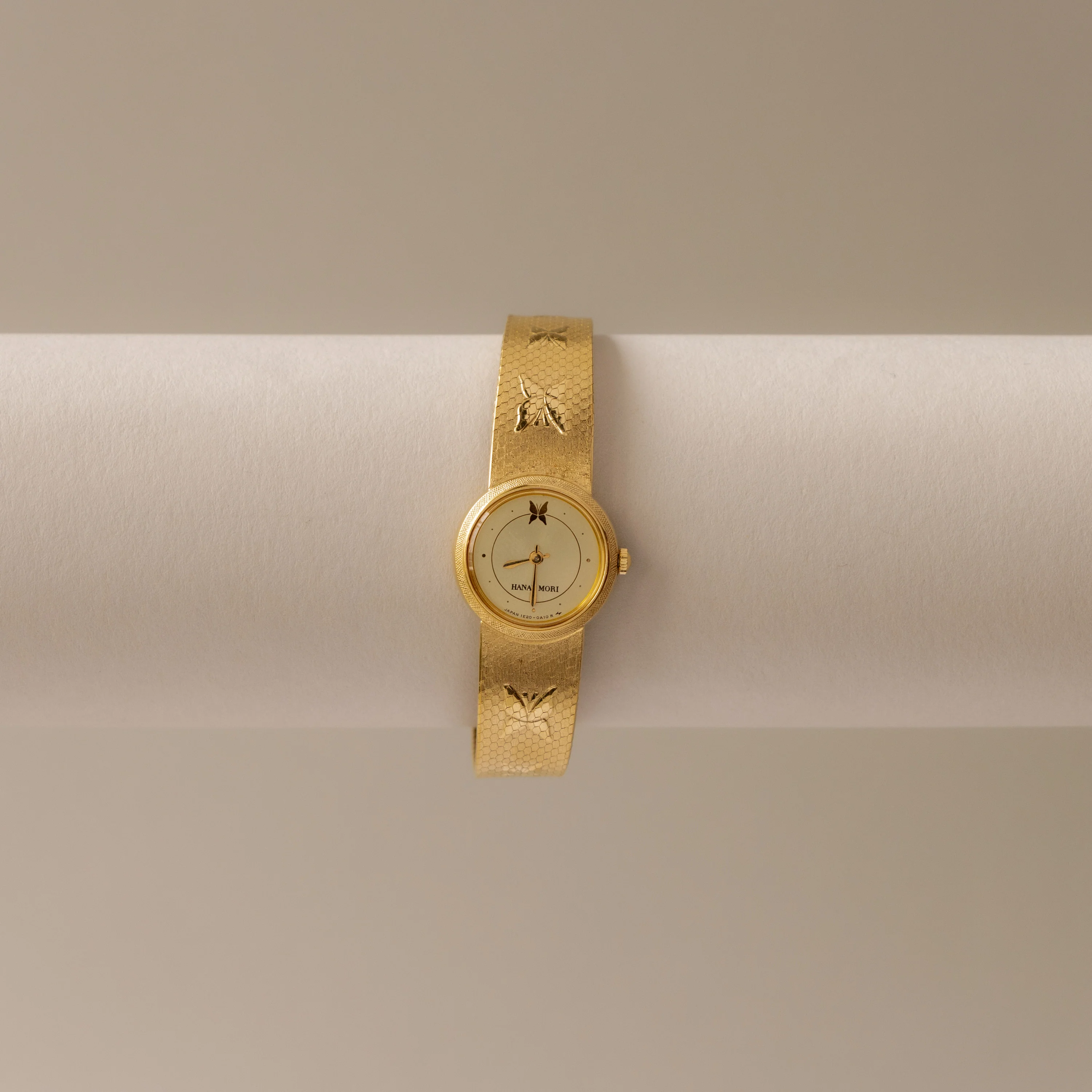 Vintage Hanae Mori Butterflies Gold Watch - Image 2