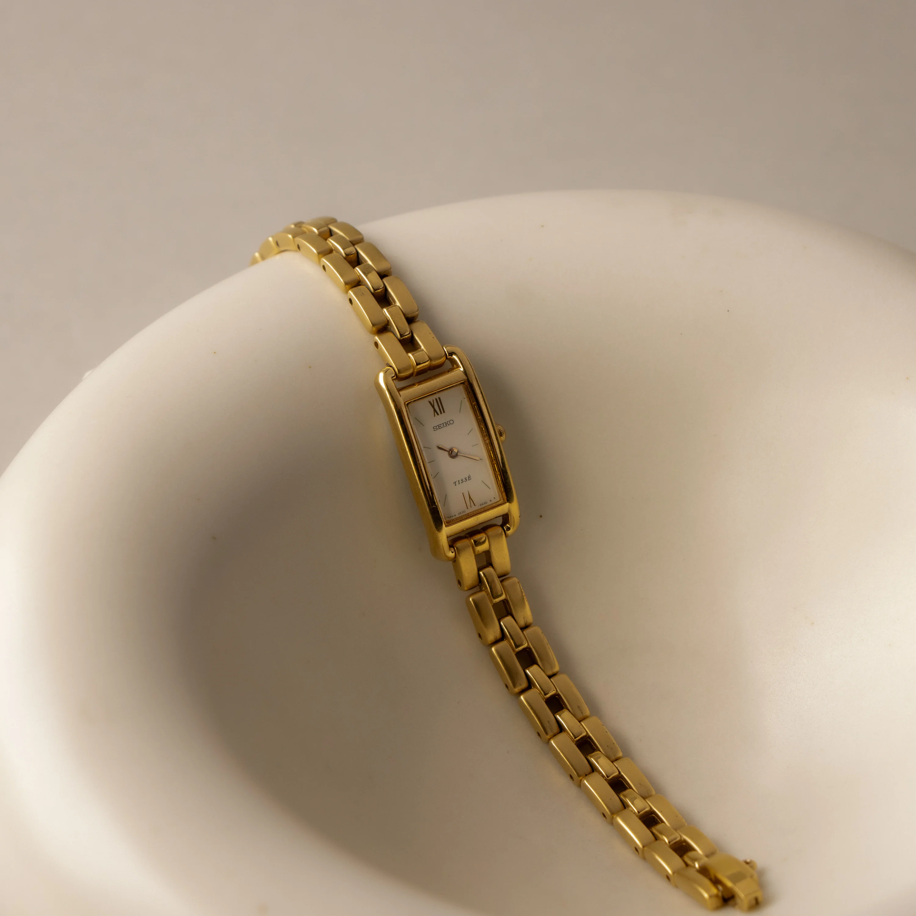 Vintage Seiko Tissé Rectangular Gold Watch - Image 2