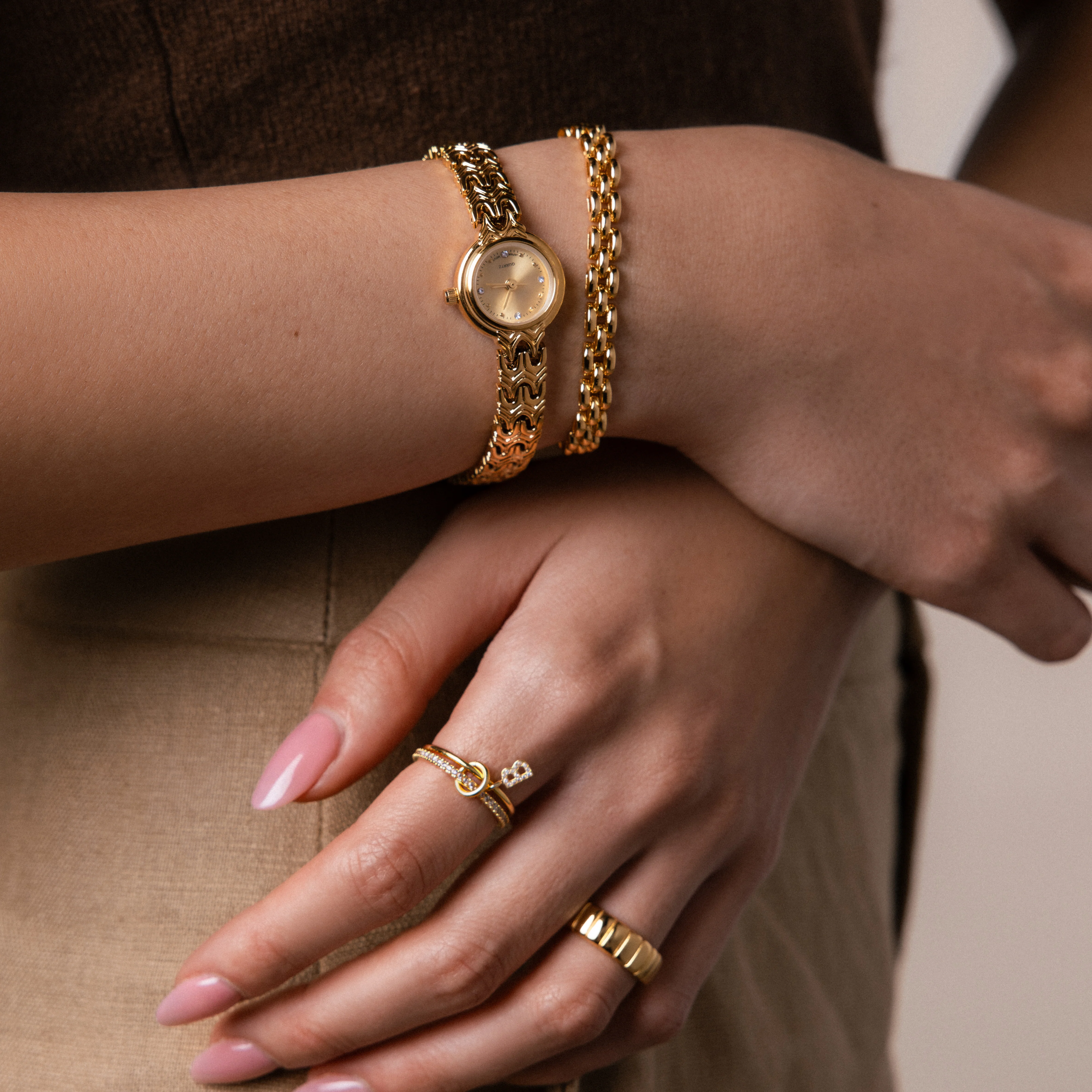 Wavy Link Timepiece - Image 4