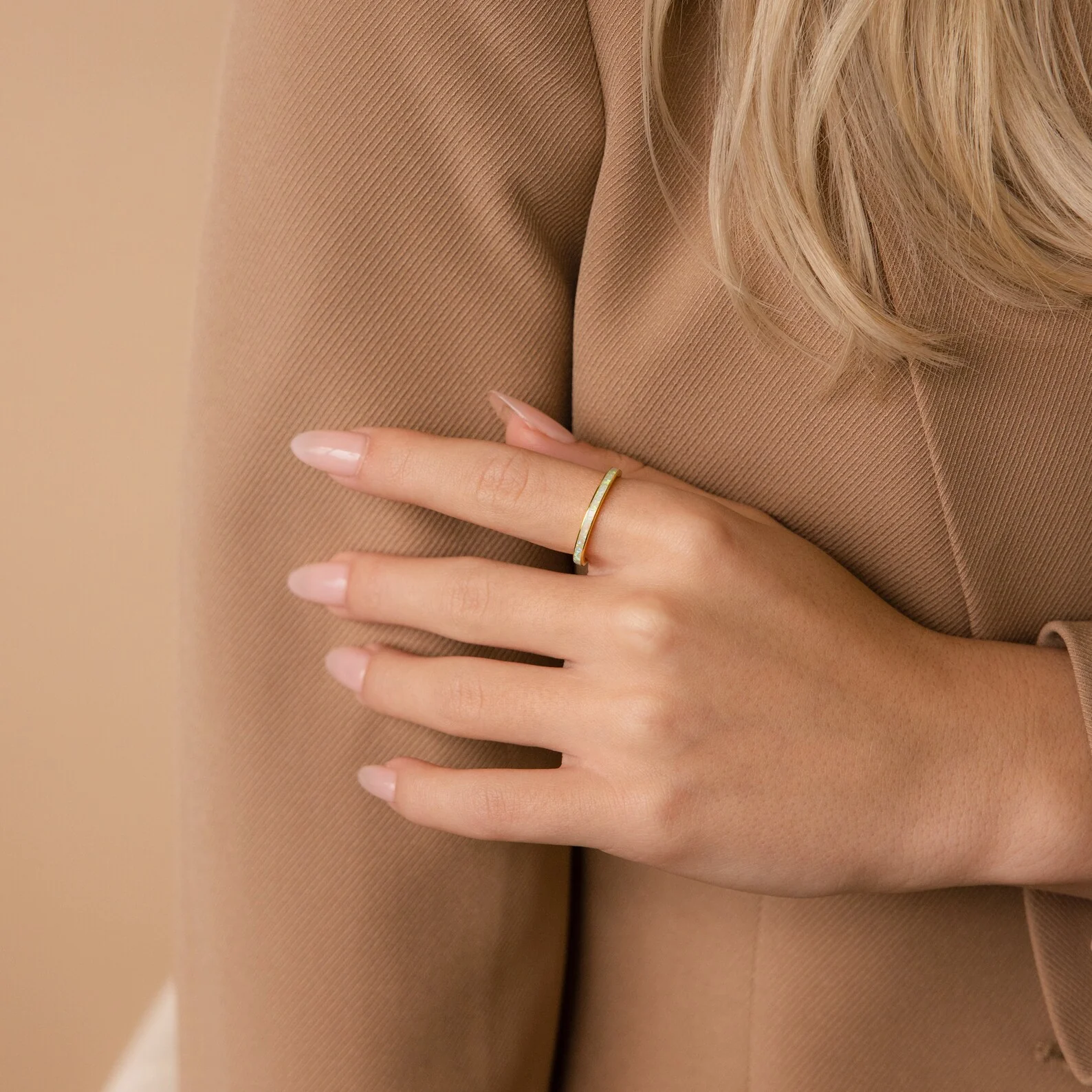 White Opal Inlay Band in 18K Gold - Image 2